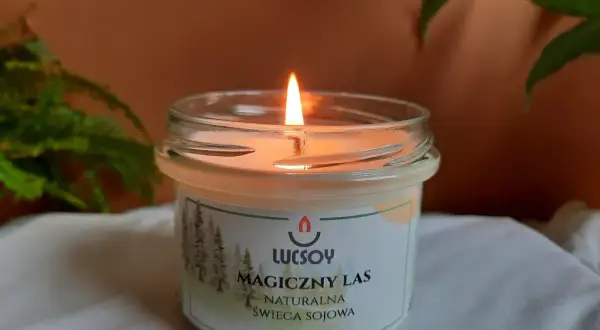 Świeczka o zapachu lasu - naturalne właściwości i relaksujący aromat