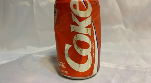 Najpiękniejsze latas retro: stylowe puszki do dekoracji i przechowywania